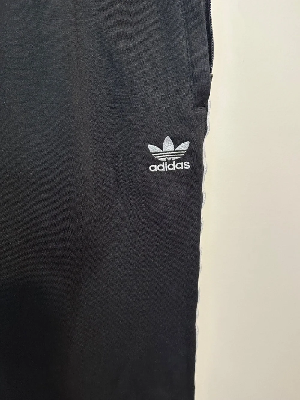Adidas 3 Stripes Joggers Men's XL Black Track Pants Zipper Pockets